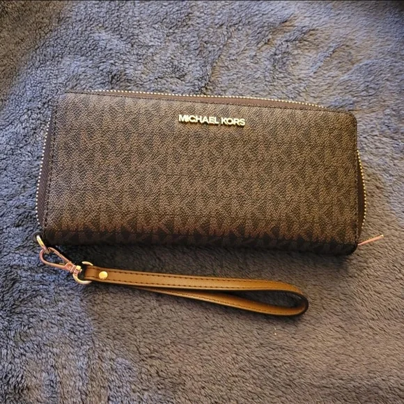 New Michael Kors Jet Set Travel Dark Brown Zip-Around Wristlet Wallet - Picture 4 of 5